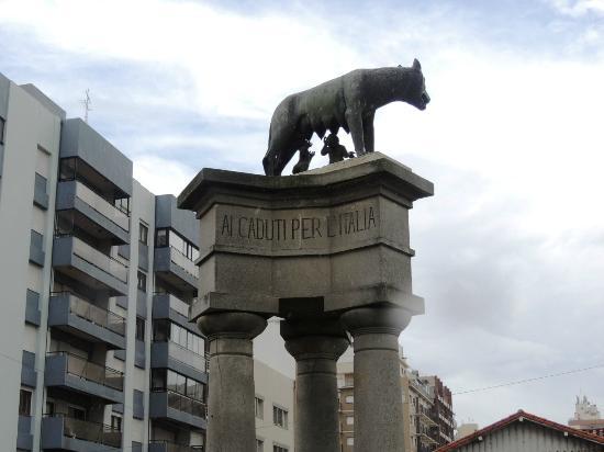 el Monumento Loba Capitolina
